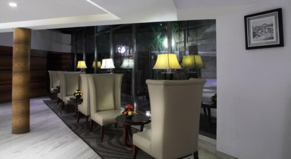 Hiltop Hotel 38/56
