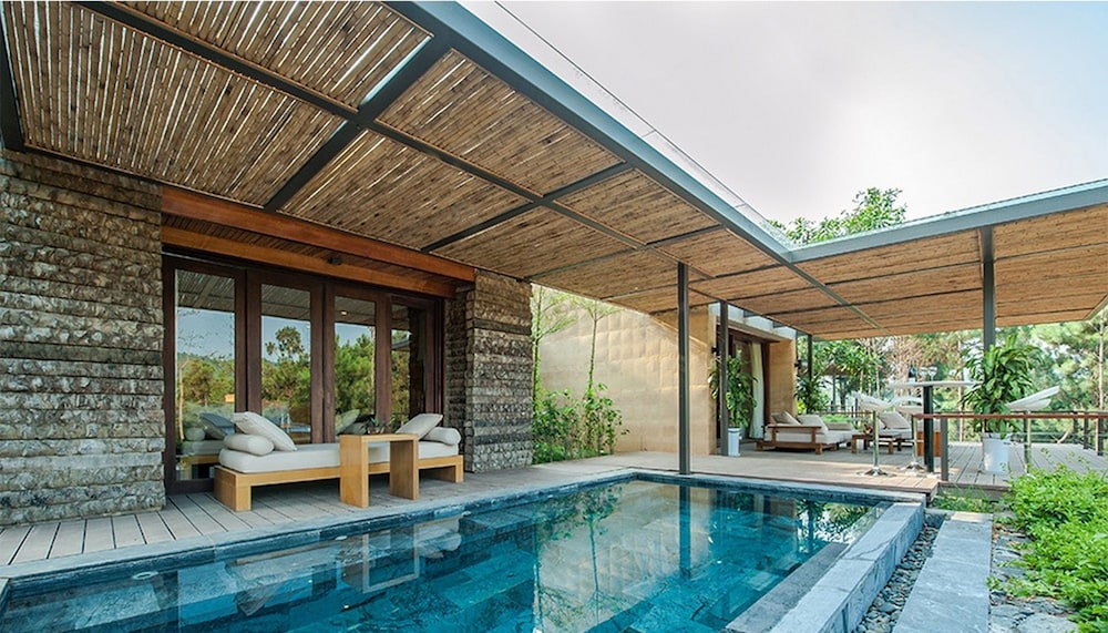 swimming pool spa