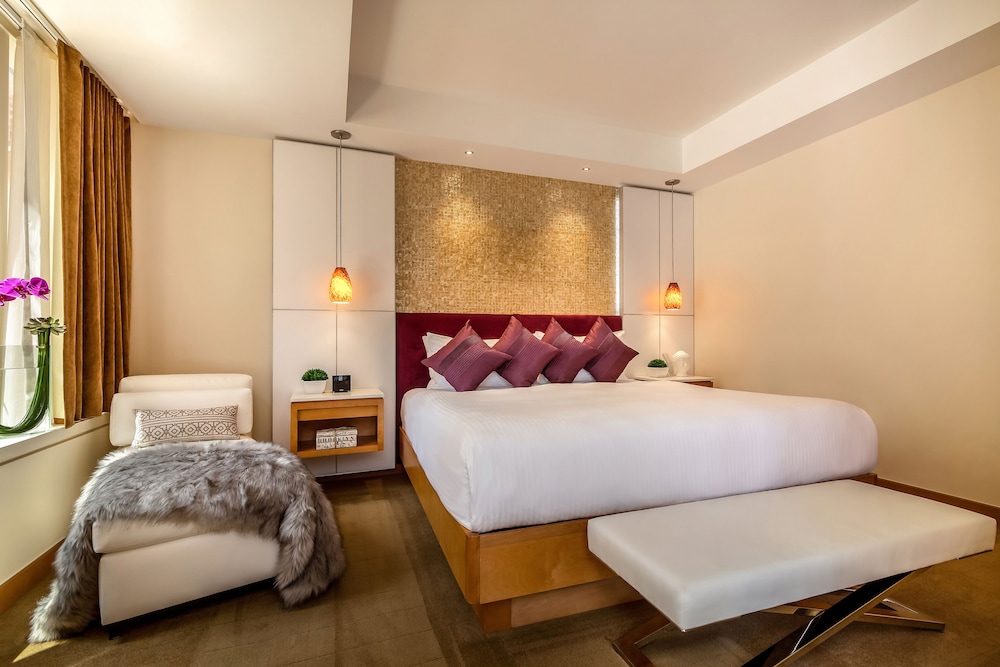 DELUXE, SUITE, MULTIPLE BEDS
