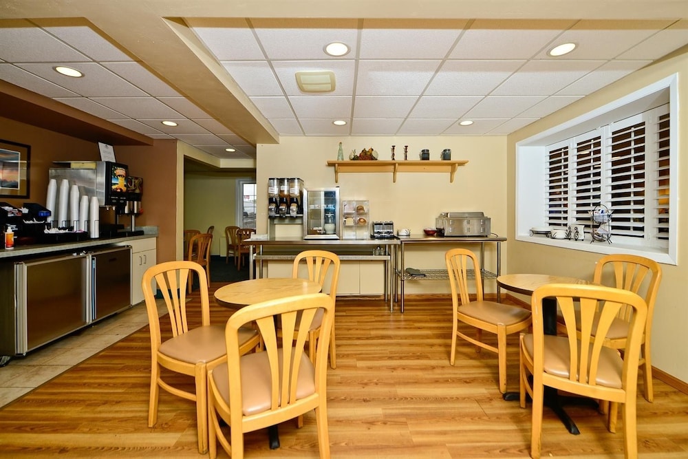 Americas Best Value Inn and Suites St Cloud 24/26