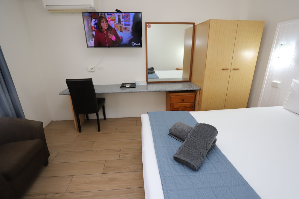 Sleepy Hill Motor Inn 14/50