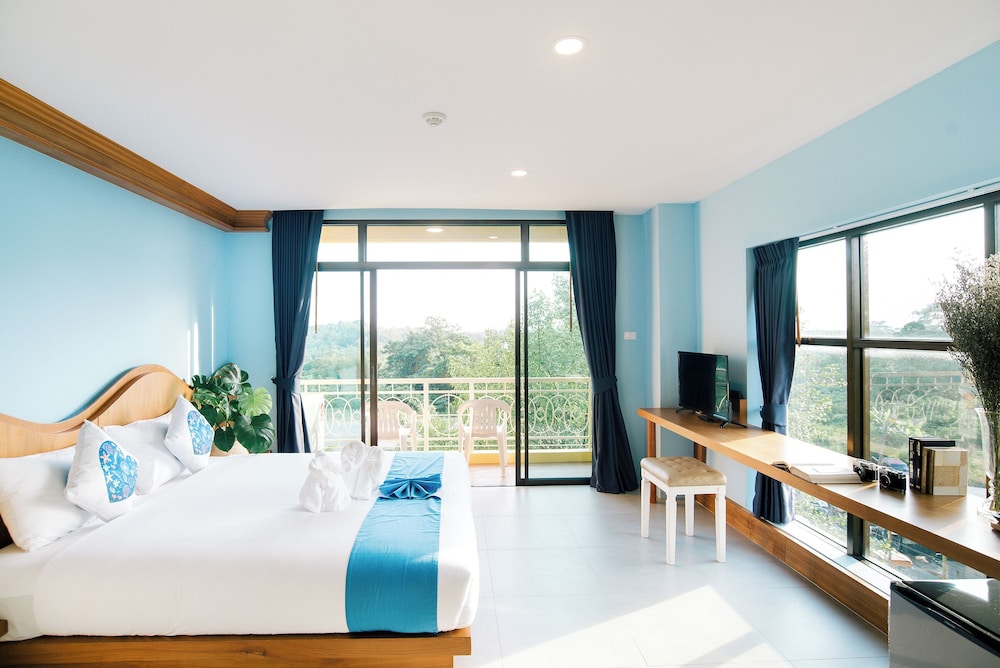 Premier, King Bed, Town View, with Pool