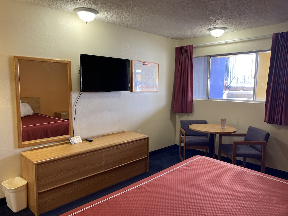 Econo Lodge Las Vegas NM 30/53