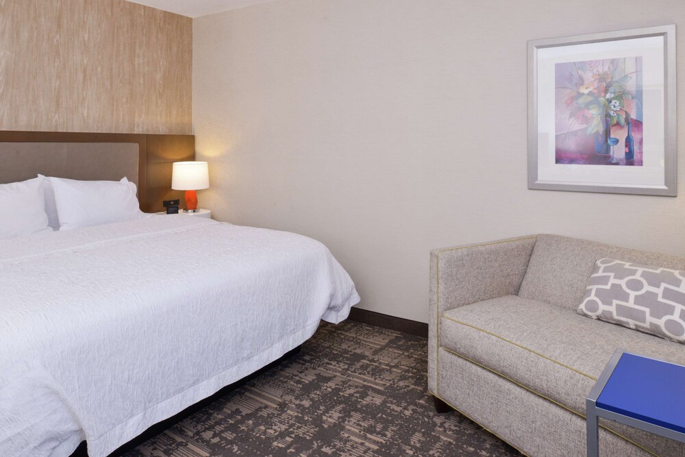 Hampton Inn Suites Wilmington 12/51