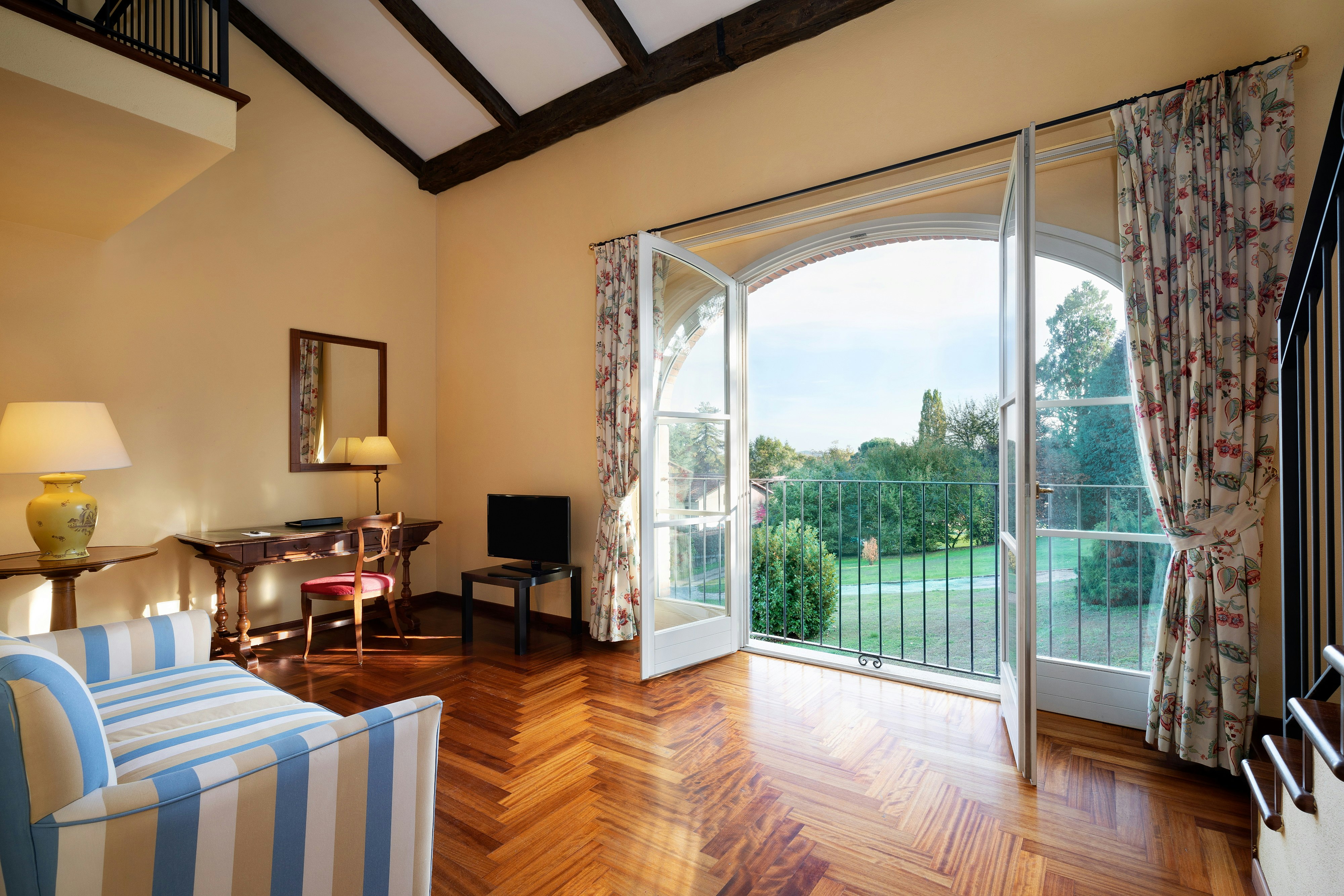 SUITE, TWO STORY