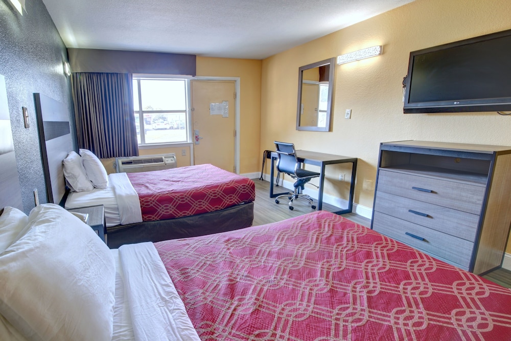 Econo Lodge at Military Circle 11/15