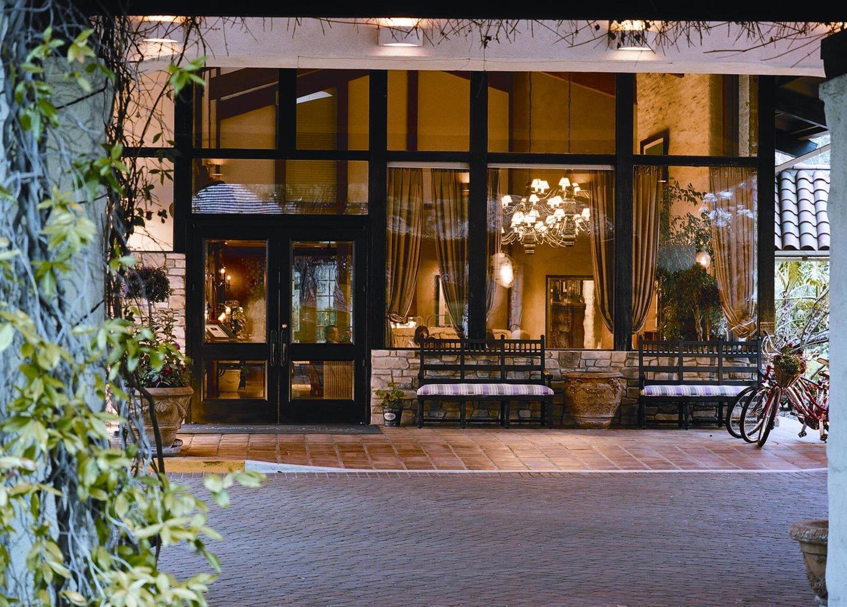 THE WESTLAKE VILLAGE INN 2/36