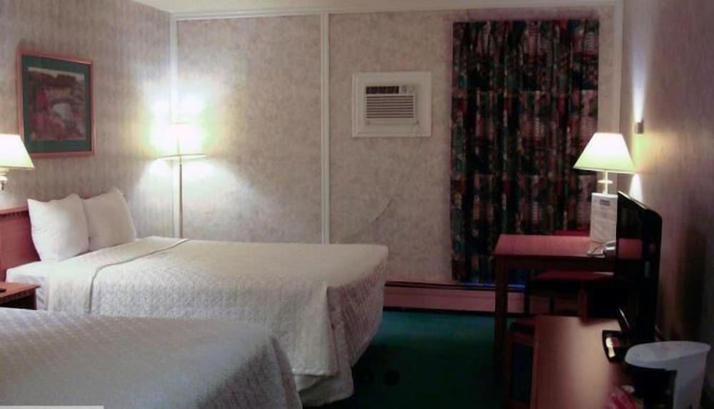 Bluebird Hotel 7/20