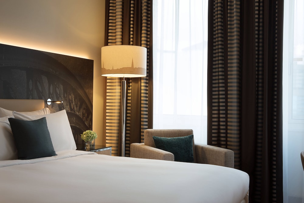 Renaissance Hamburg Hotel 10/63