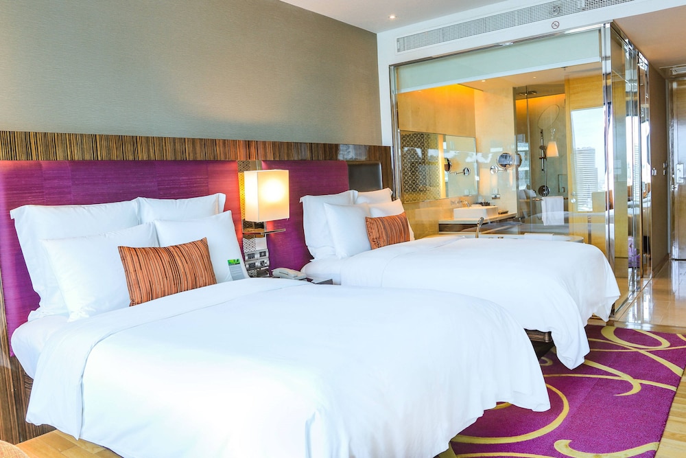 Renaissance Bangkok Ratchaprasong Hotel 10/52