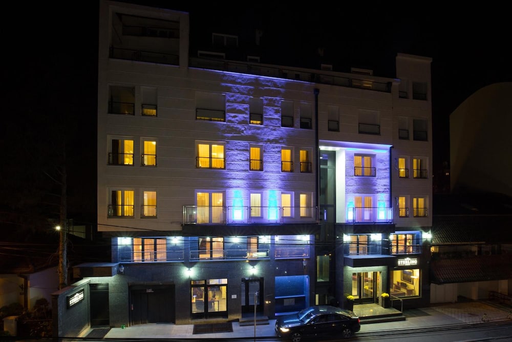 Sterling Hotel 2/49