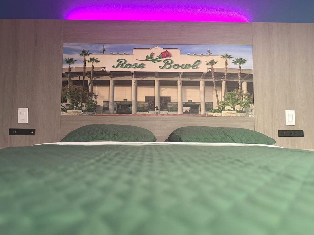 Hi-Way Host Motel 29/56