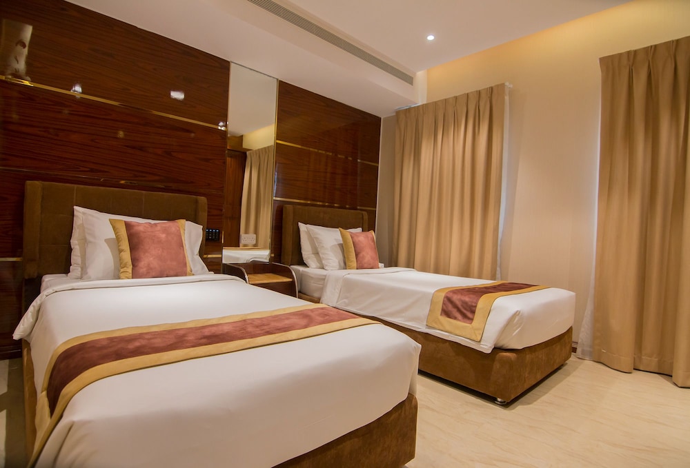 City Park Hotel Apartments 12/64
