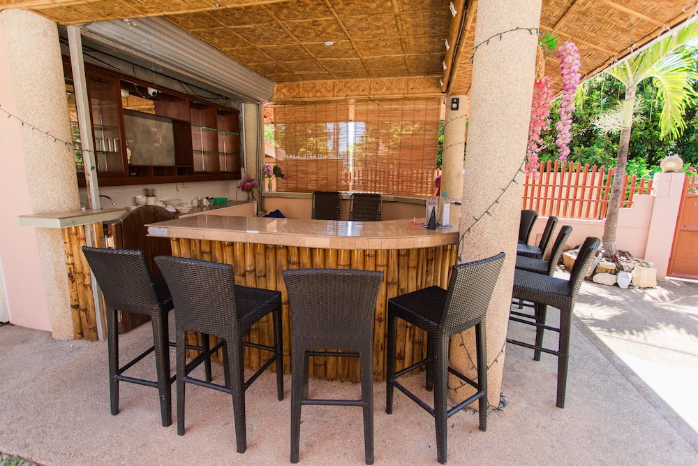 Conrada's Place Hotel And Resort 53/67