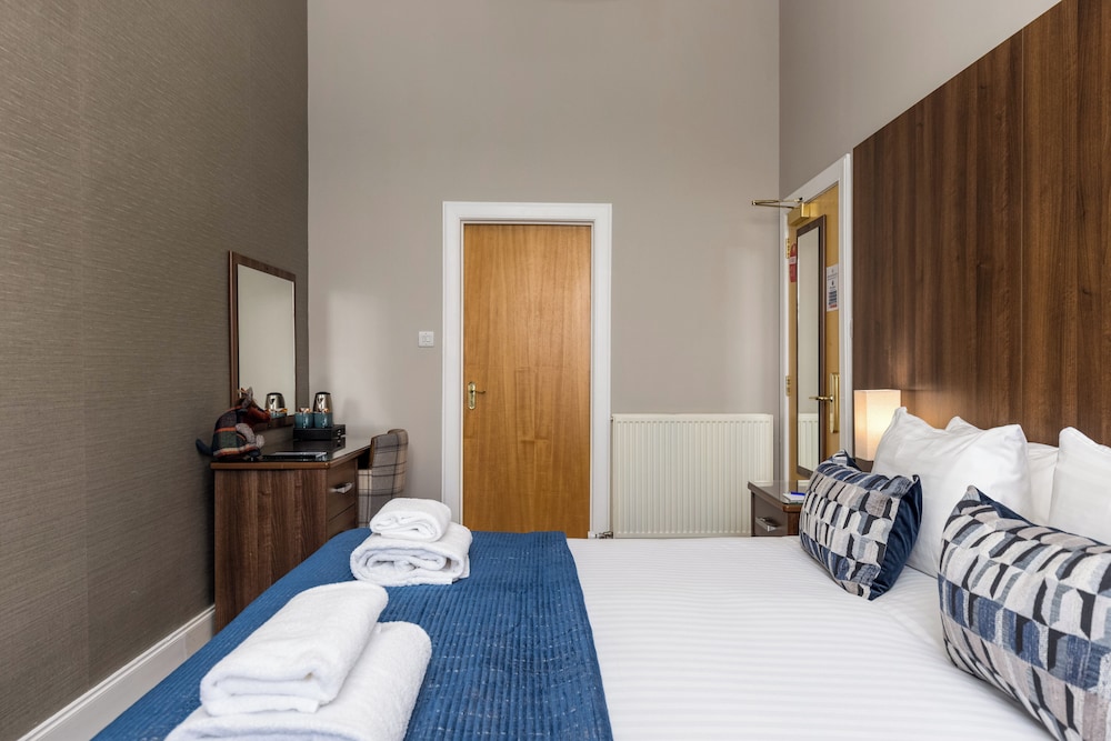 ROOM, DOUBLE OR TWIN BED, WITH VIEW