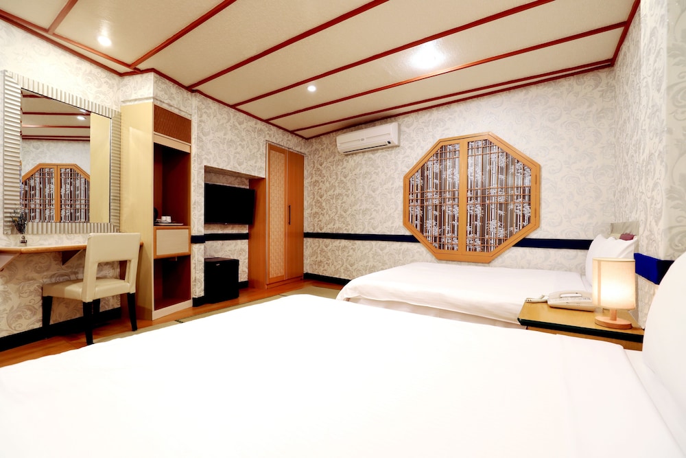 Gorgeous Hot Spring Resort 31/50