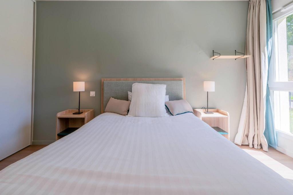 Upgrade, Queen Bed