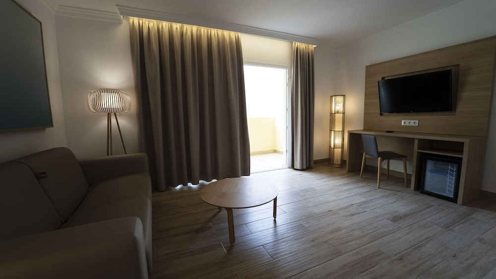 R2 Buganvilla Hotel and Spa 12/33