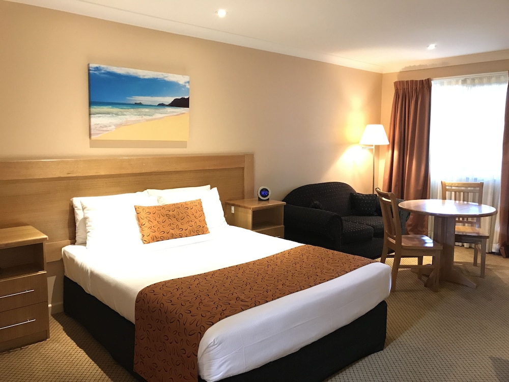 Sunseeker Motor Inn 14/66