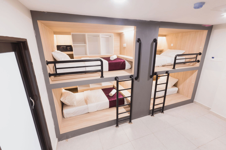 Capsule, Male Dorm, 8 Beds