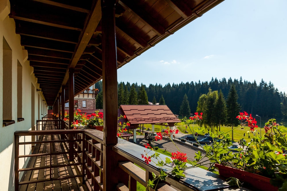 Ana Hotels Sport Poiana Brasov 28/33