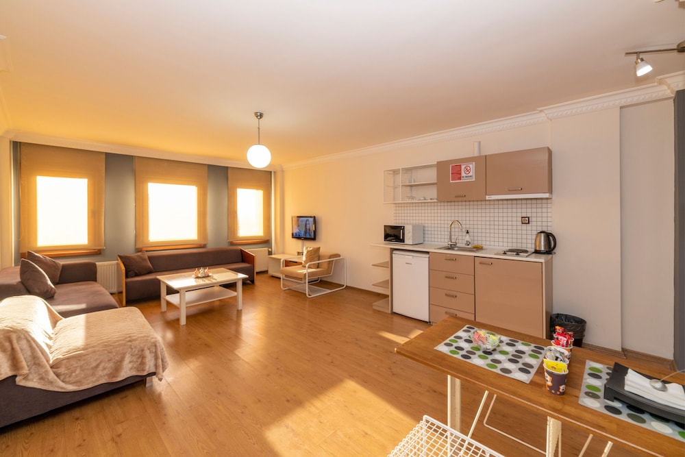 Opera House Hotel 48/64