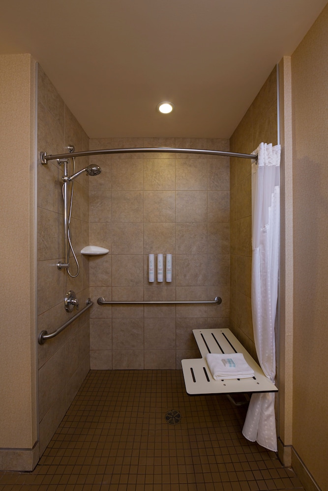 Bayview Hotel (ex Holiday Inn Express & Suites Comox Valley) 22/53