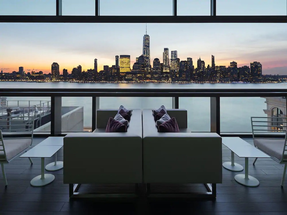 Hyatt House Jersey City 54/68