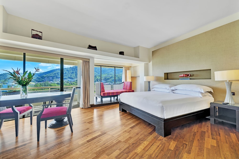 Pullman Phuket Karon Beach Resort 19/80