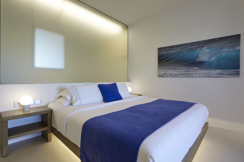 Infinity, Suite, Double Bed, Caldera View, Sofa 7/10