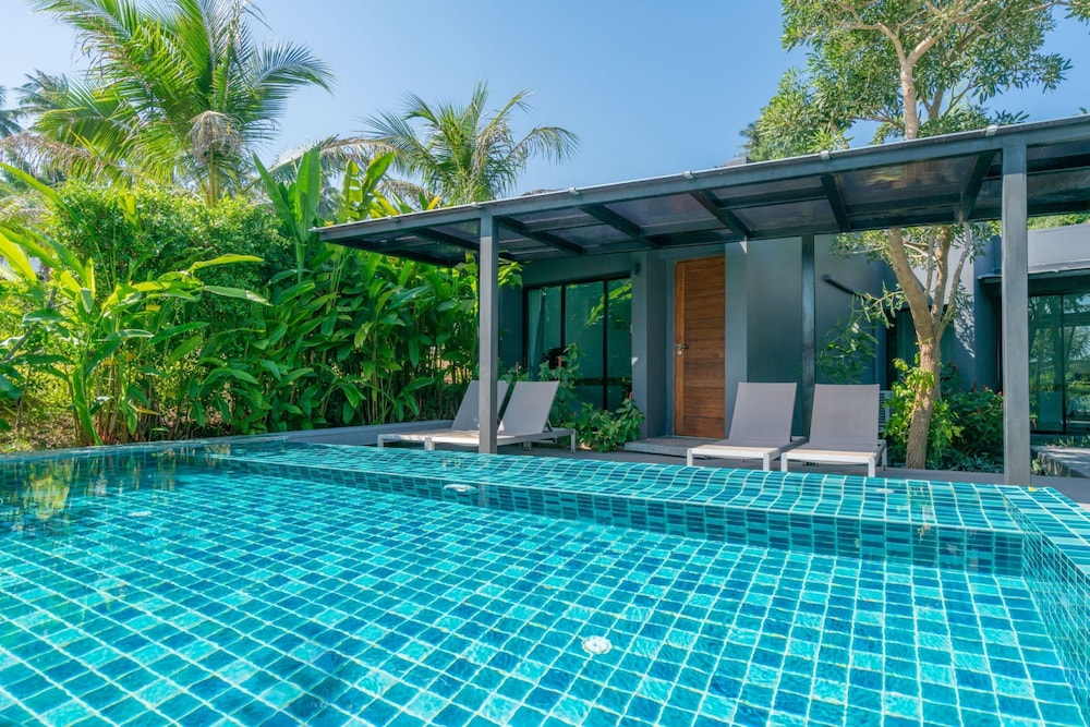 SEAnery Beach Resort 59/66