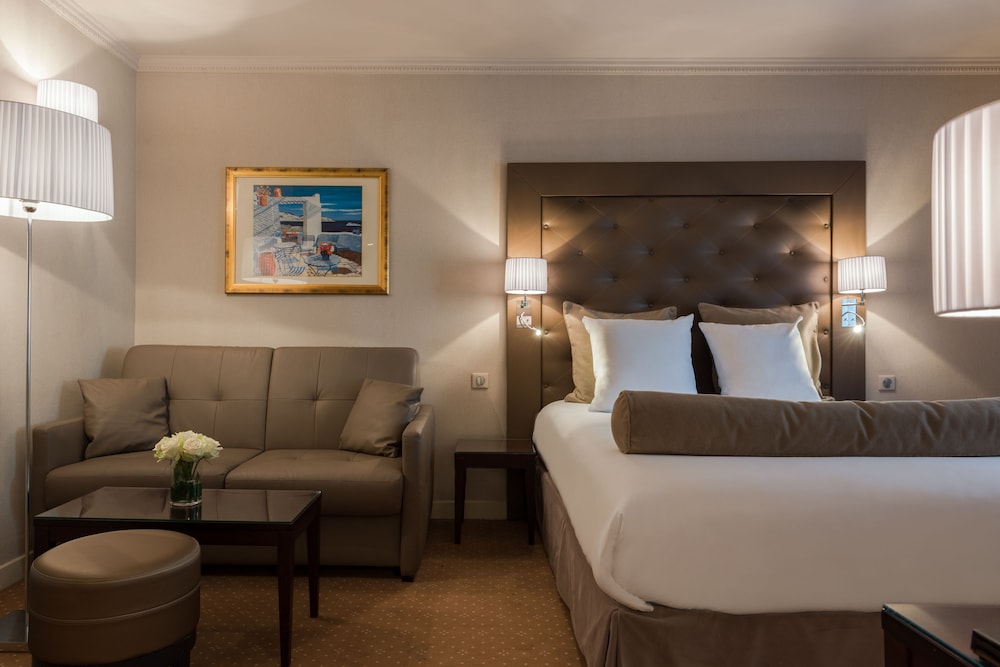 Hotel Saint Cyr Etoile 26/65