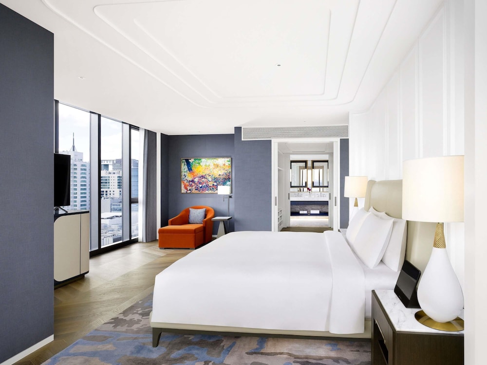 Opera, Suite, King Bed, Lake View