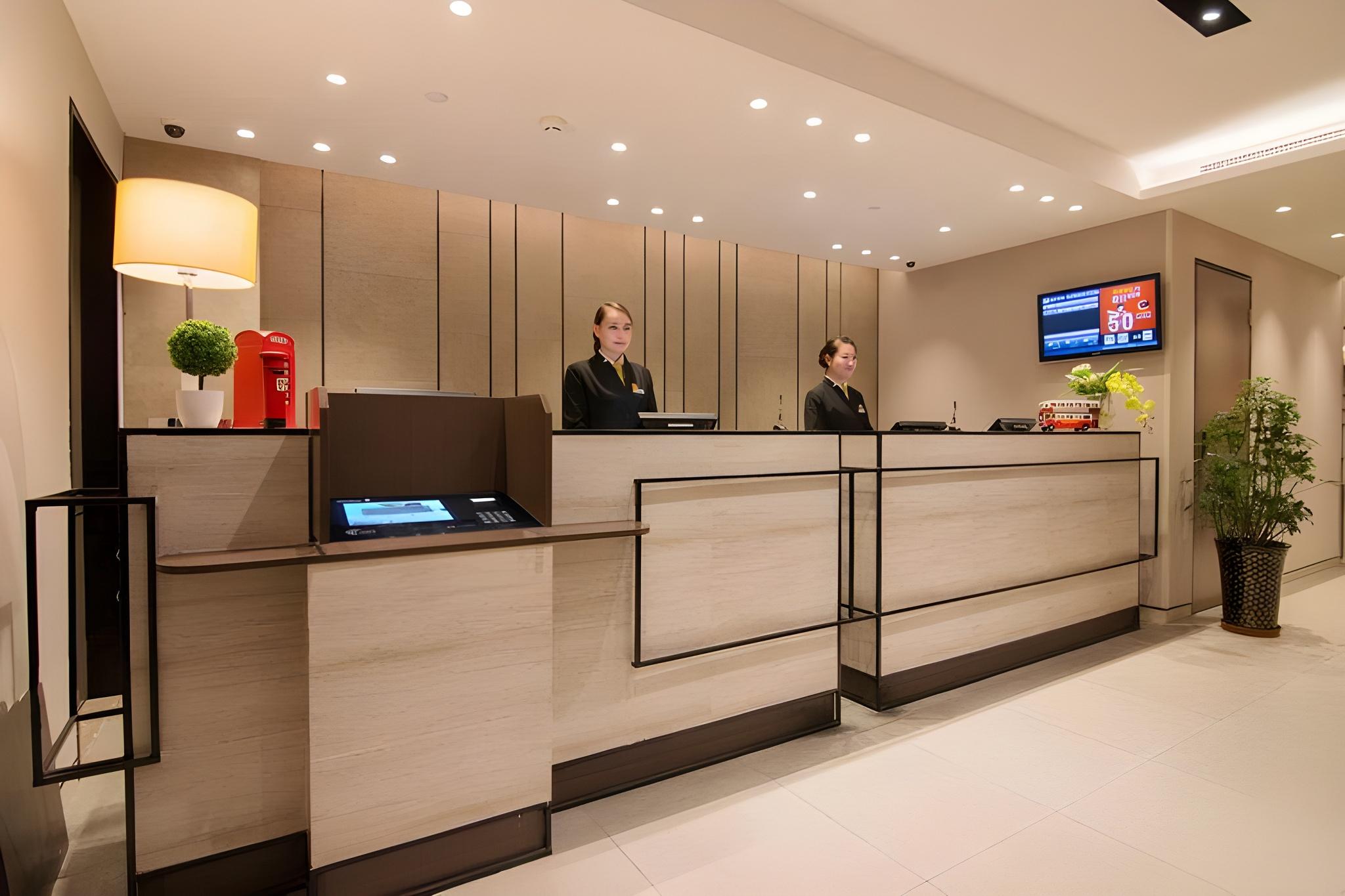 Home Inn Plus (Lanzhou Zhangye Road Xiguan Metro Station) 9/39