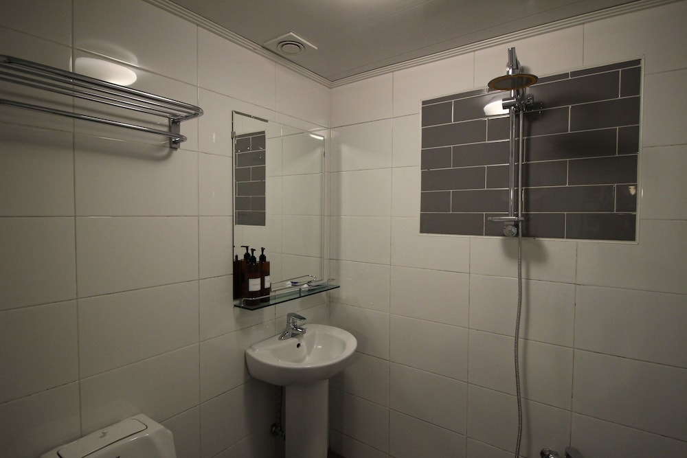 Bunk Guest House - Hostel 69/72