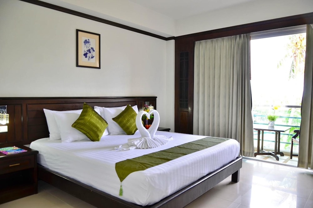 First Residence Hotel 16/48