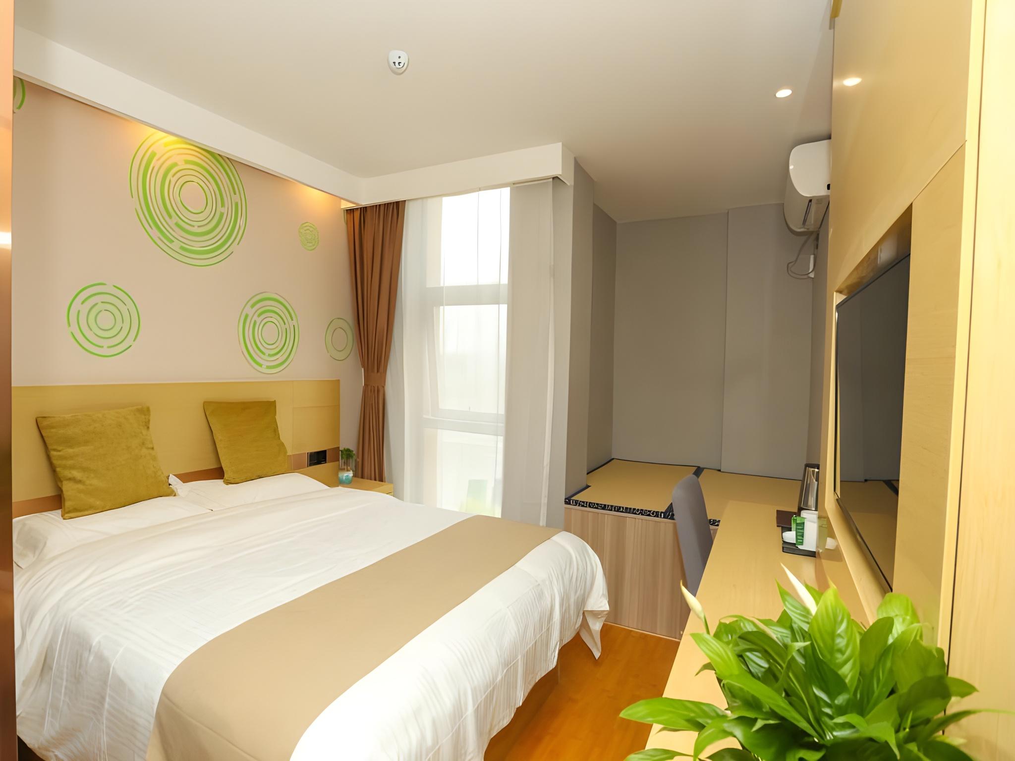 BUSINESS, QUEEN BED