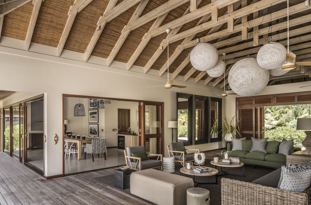 FOUR SEASONS RESORT SEYCHELLES AT DESROCHES ISLAND 25/58