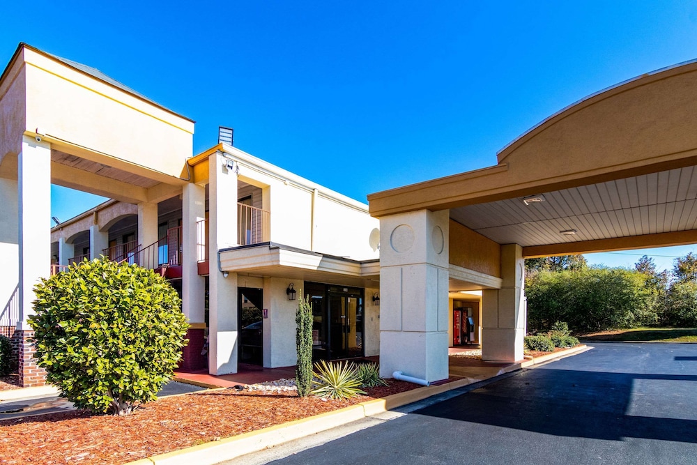 Econo Lodge Conyers GA 4/37