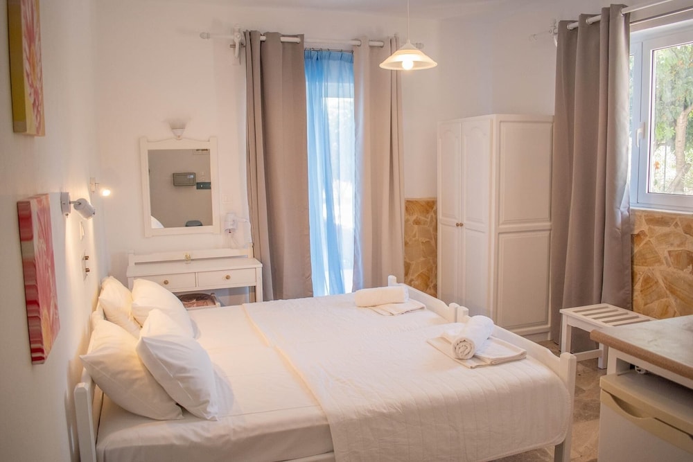 Dimitra &amp; Evdokia Hotel 7/38