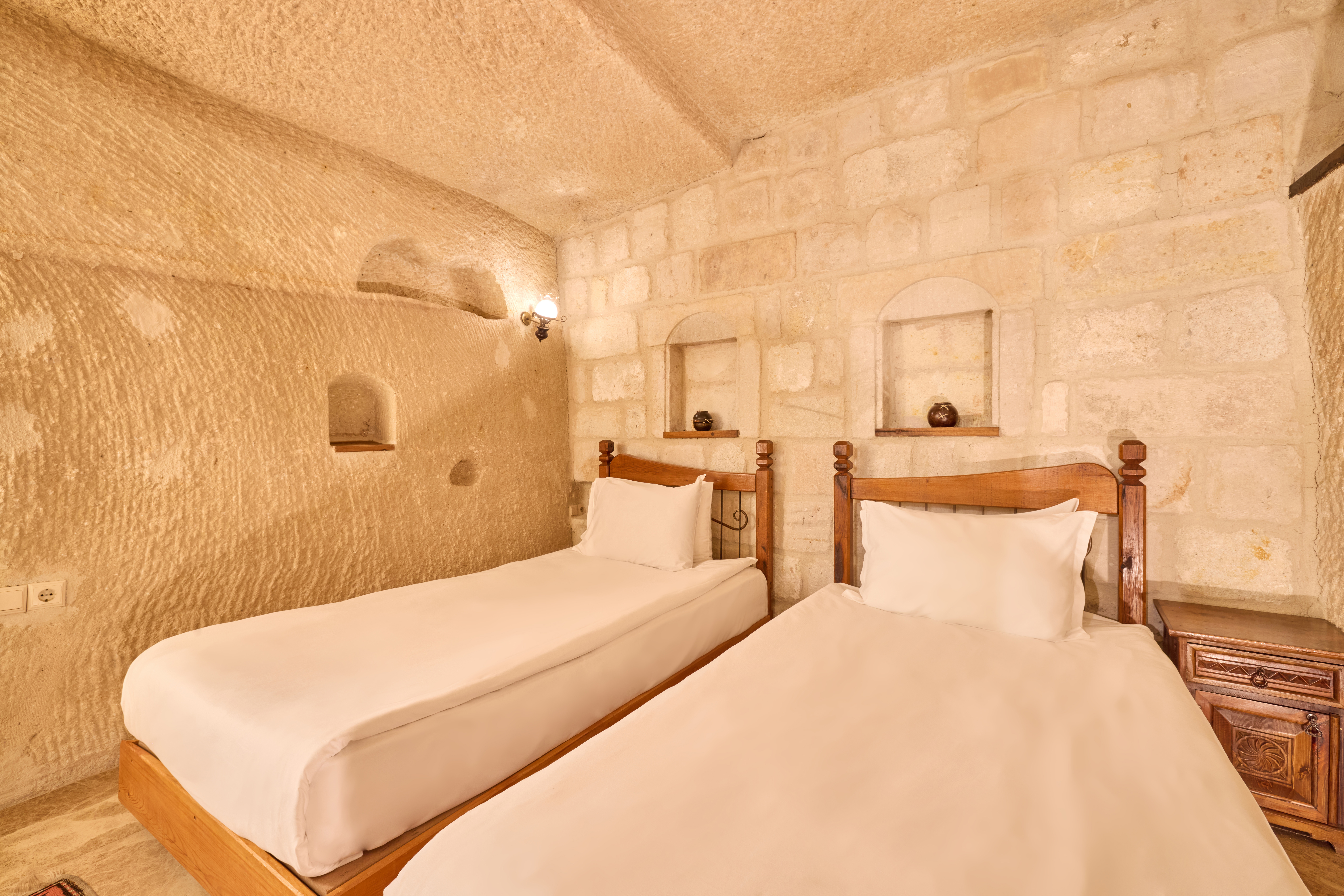 2 Bedrooms, Courtyard, Suite