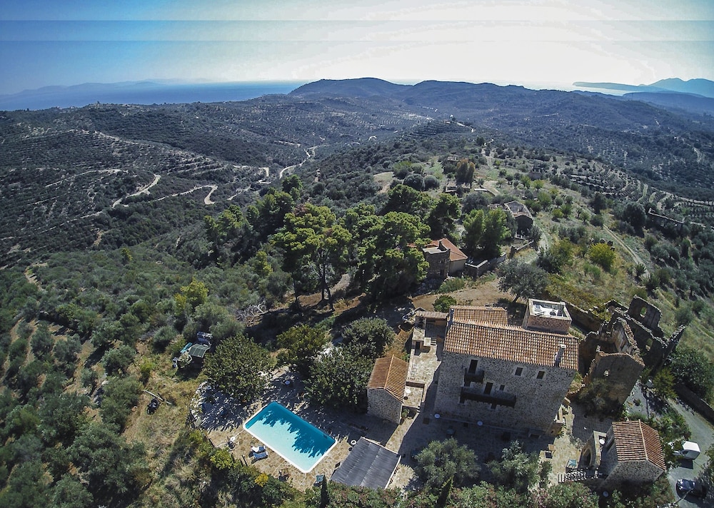 Pyrgos Petropoulaki 1/50