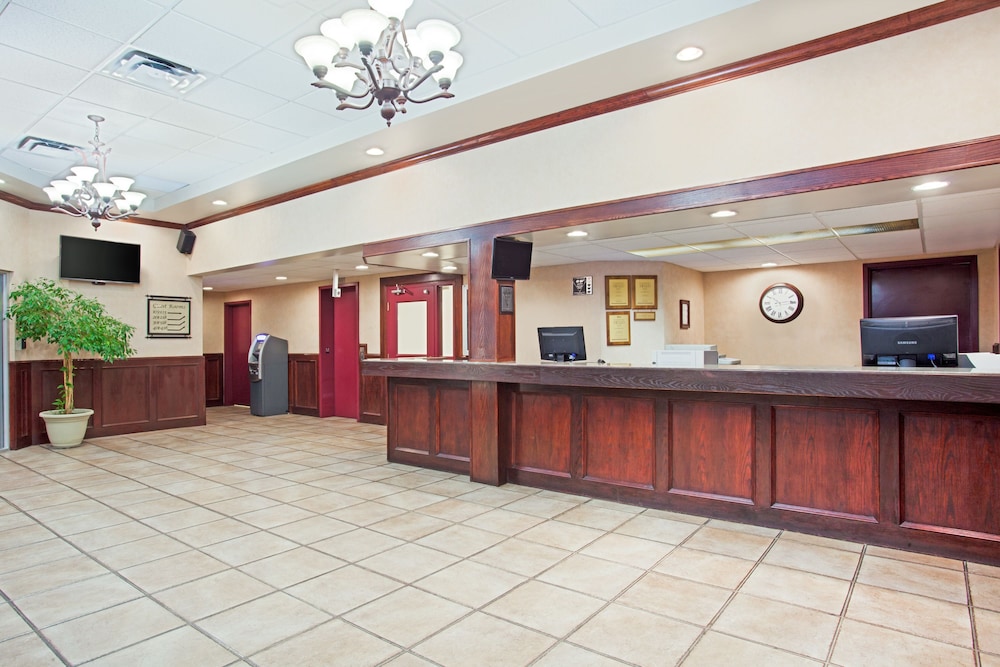 Ramada by Wyndham Red Deer Hotel & Suites 6/36