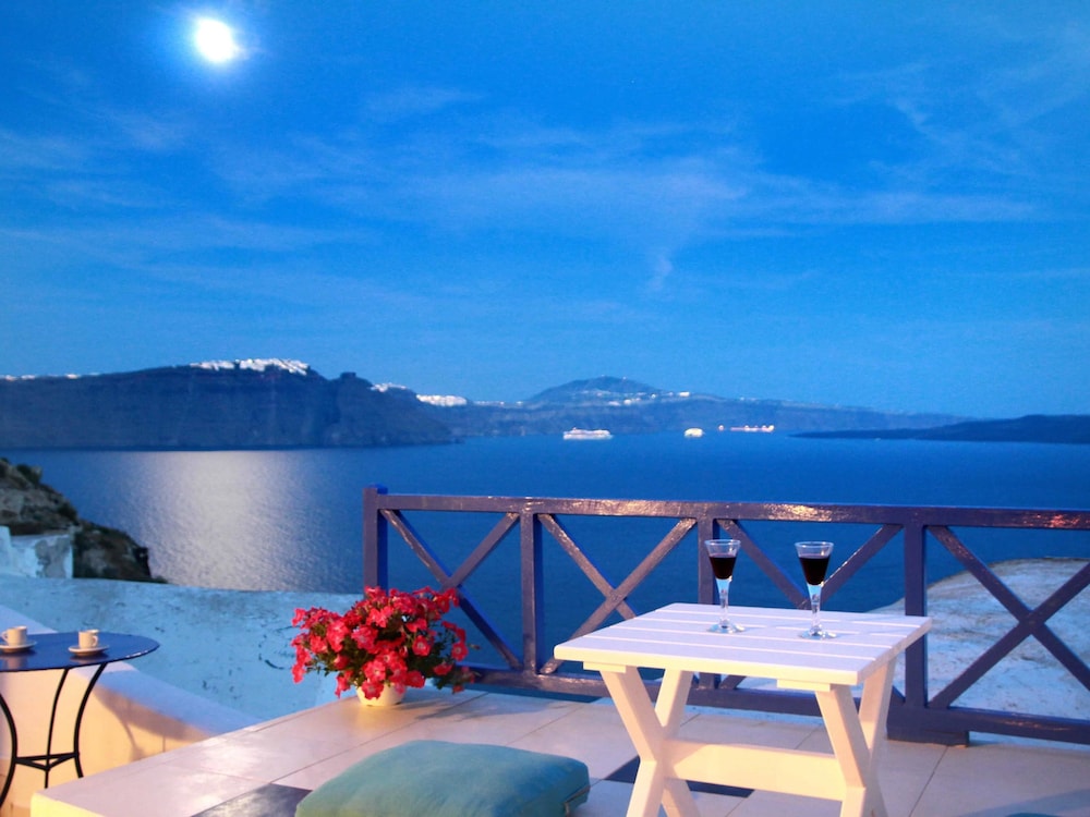 Blu Blanco Cave House 35/47