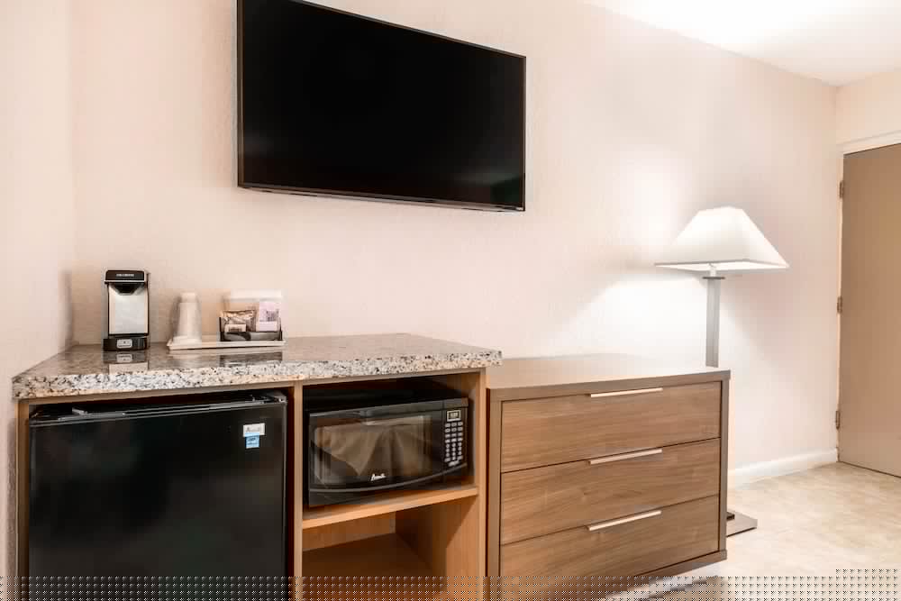 Rodeway Inn and Suites Fort Lauderdale Airport and Cruise Port 39/50