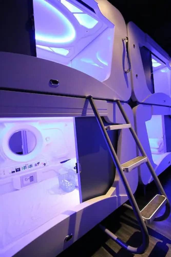 Heybear Capsule Hotel 40/50