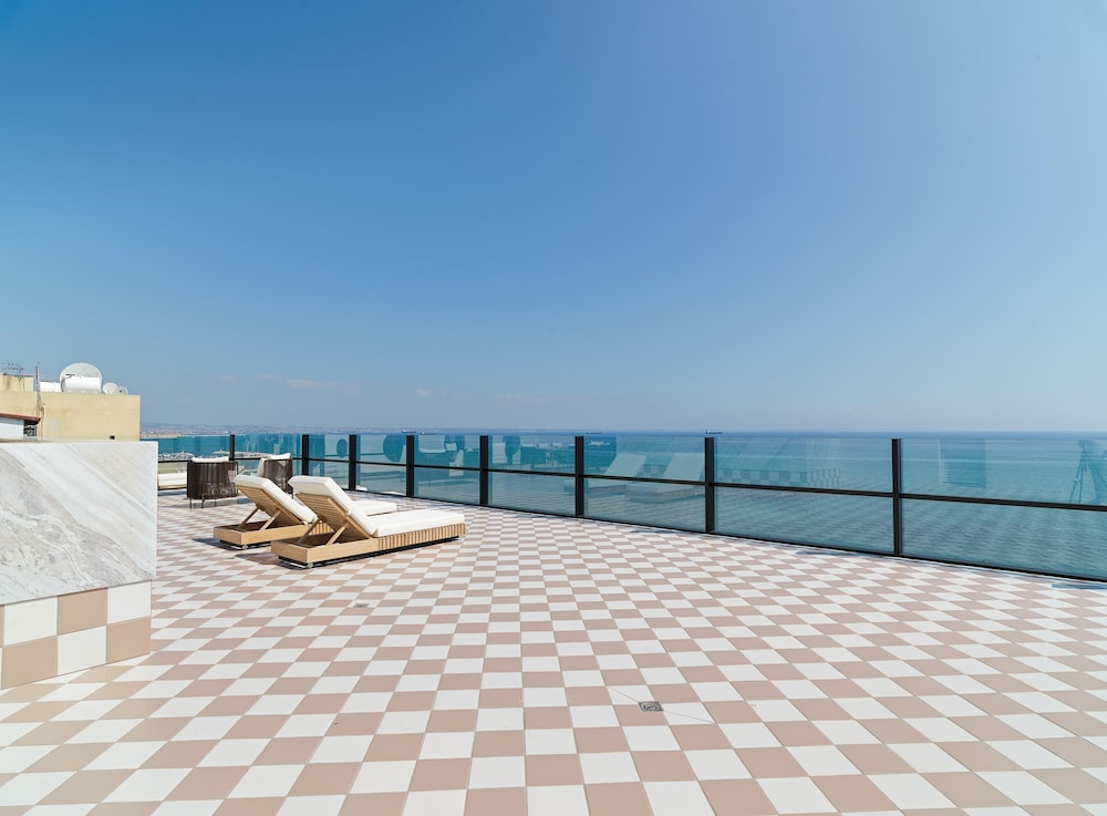 LIV Mackenzie Beach Suites 42/55