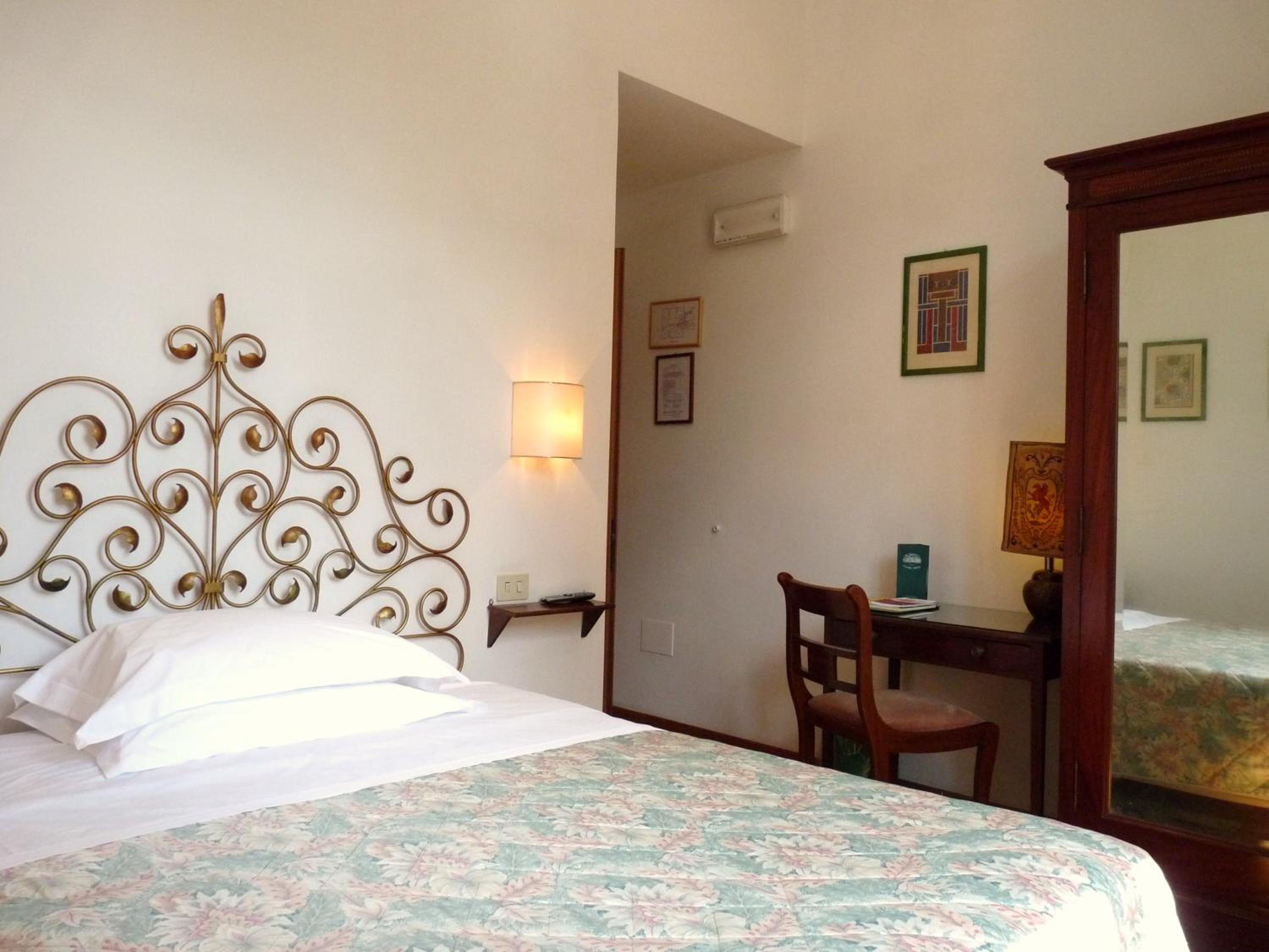 ROOM, SINGLE