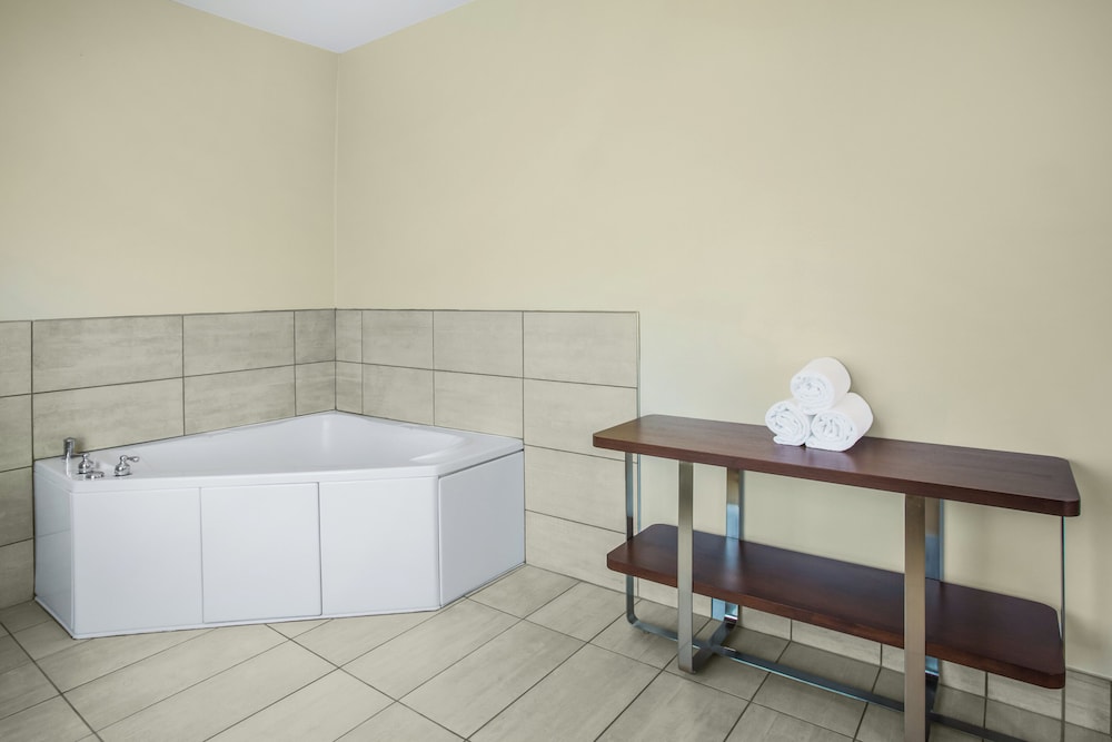 Holiday Inn Express Suites Cedar City 9/49