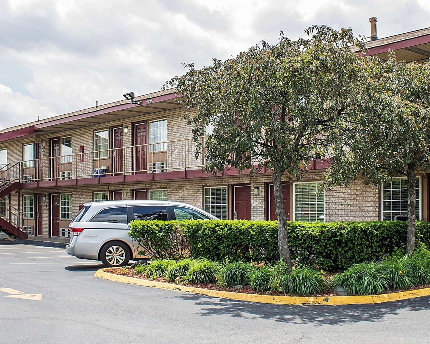 Econo Lodge Columbus West 4/29